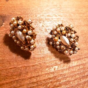 Vintage gold & pearl Florenza clip earrings
